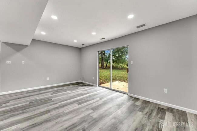 Building Photo - 5 Pelmont Pl