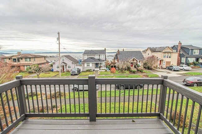 Building Photo - 1421 Grand Ave