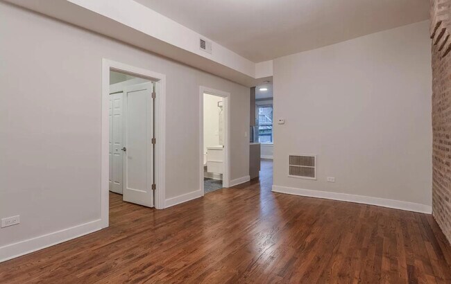 Building Photo - 1420 N Talman Ave