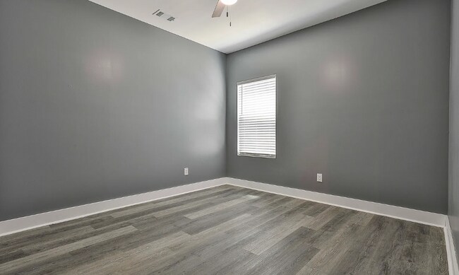 Building Photo - 87 Farmer St