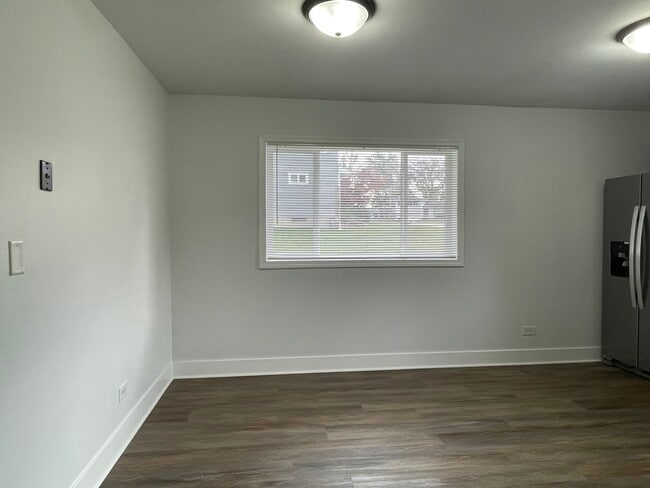 Building Photo - 37125 N Summerfield Dr