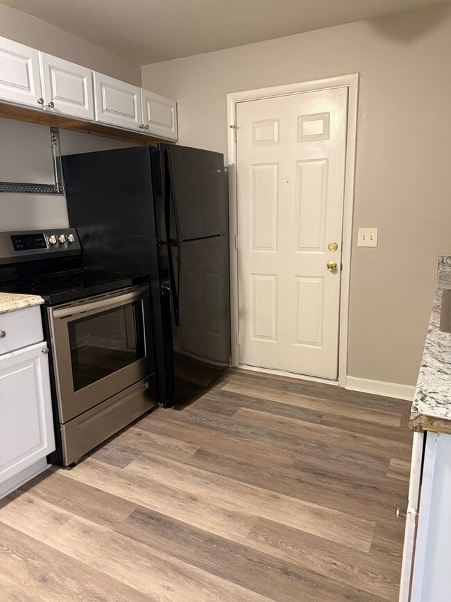 Building Photo - 2 bedroom/1 bath