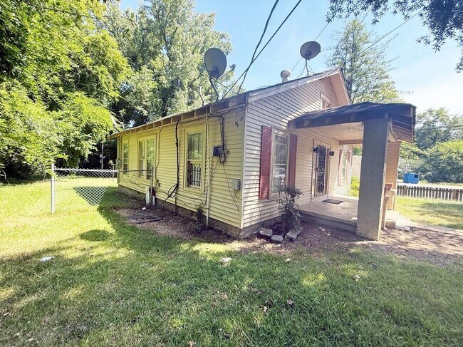Building Photo - 446 Buntyn St