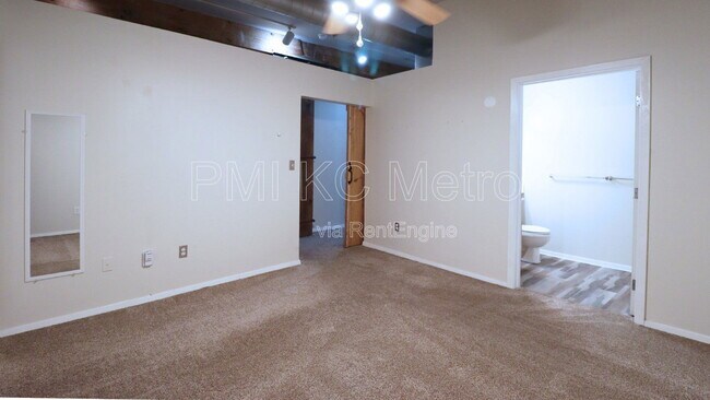 Building Photo - 200 Main St