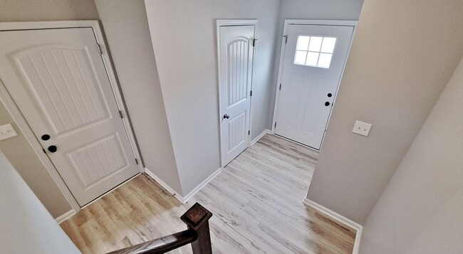 Building Photo - 3 Bed / 2-1/2 Bath Single Family Townhome w/1-Car Garage