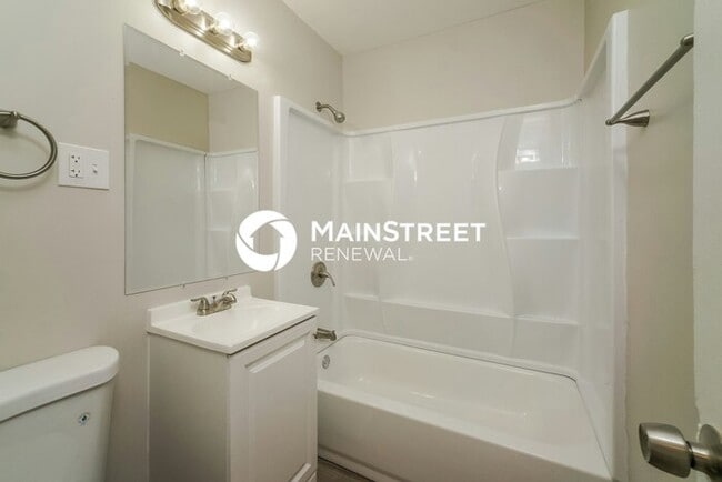 Building Photo - 3 Bedroom Pet-Friendly Home in Louisville, KY with Main Street Renewal
