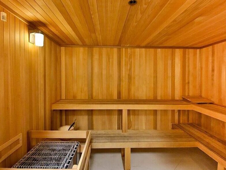 Building Photo - 2110 W First St