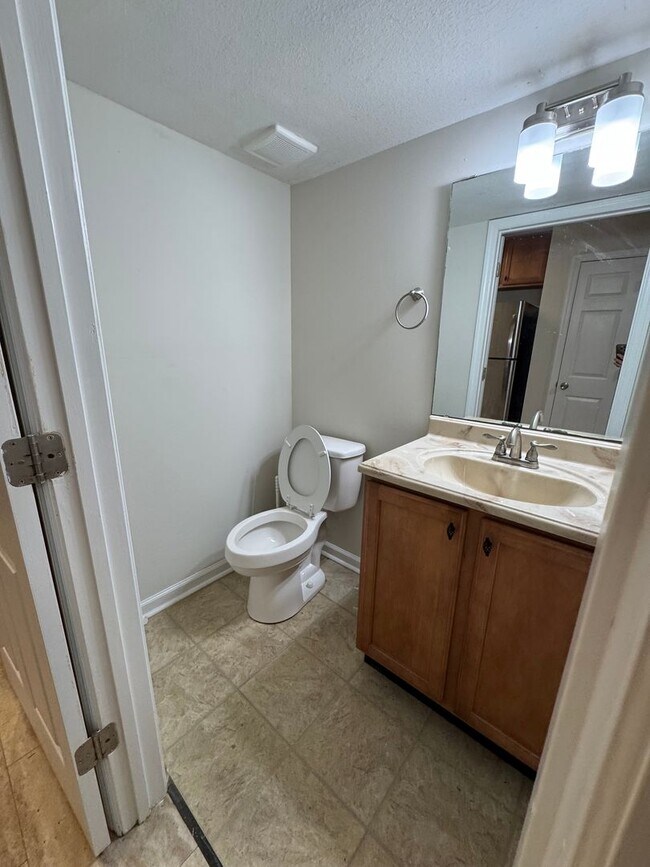 Building Photo - 3216 Joselin Ln