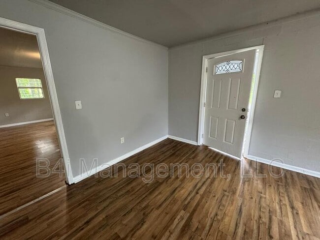 Building Photo - 311 Walker Ave