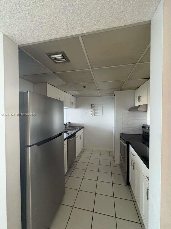 Building Photo - 7601 E Treasure Dr