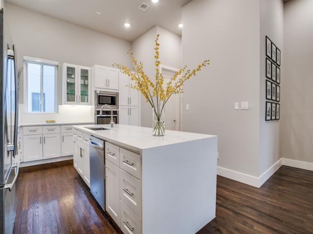 Building Photo - 3816 Roseland Ave