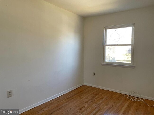 Building Photo - 28 Keith St