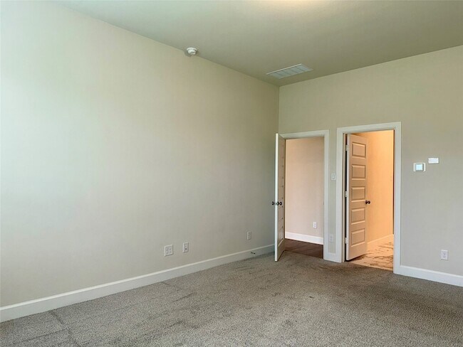 Building Photo - 1804 Welker Dr