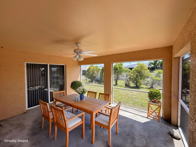 Building Photo - Freshly painted interior and BRAND NEW LVP...