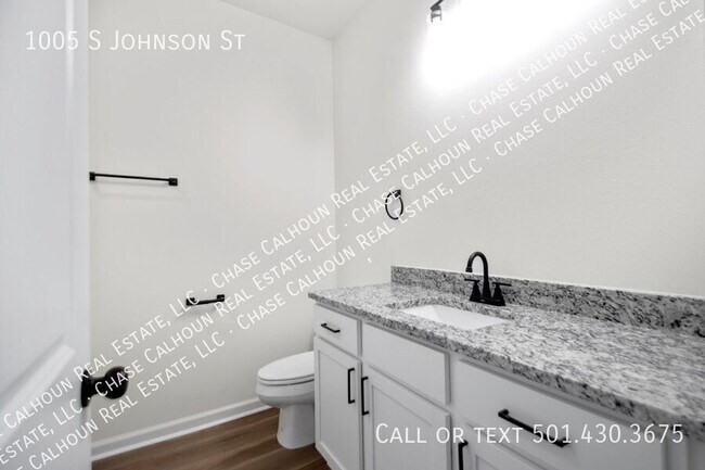 Building Photo - 1005 Johnson St