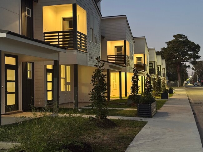 Building Photo - Cottages Downtown