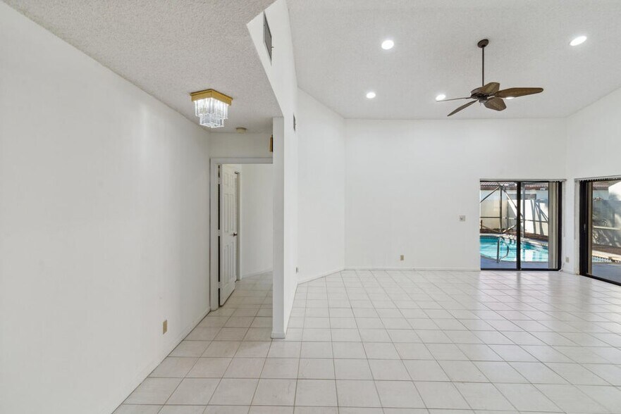 Building Photo - 7842 Villa Nova Dr