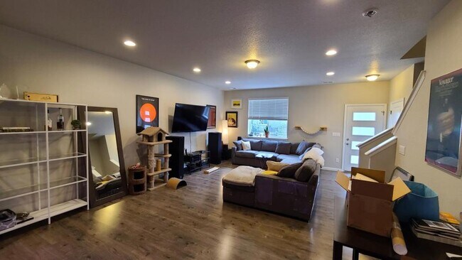 Building Photo - 608 Stonebridge Drive