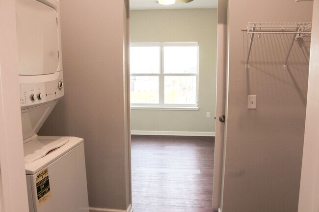 Building Photo - 3201 Redhawk St