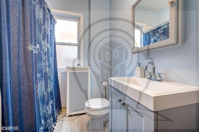 Building Photo - 3 bedroom in CHICAGO IL 60618