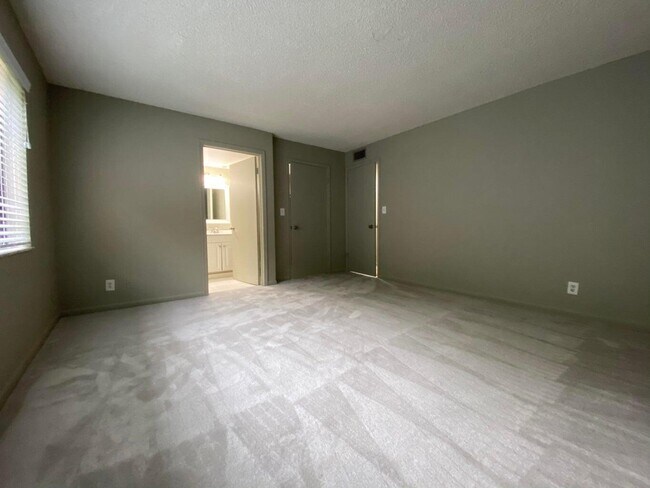 Building Photo - 2050 N Congress Ave