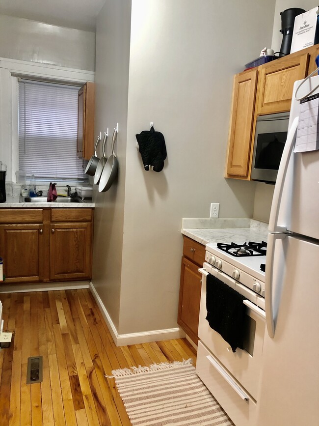 Primary Photo - 412 Alden Ave