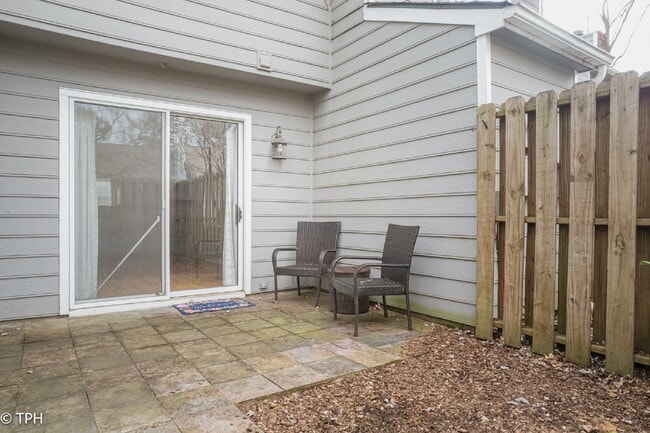 Building Photo - "Charming 2-Bedroom Gem with Granite Elegance in Charlotte's Heart!"