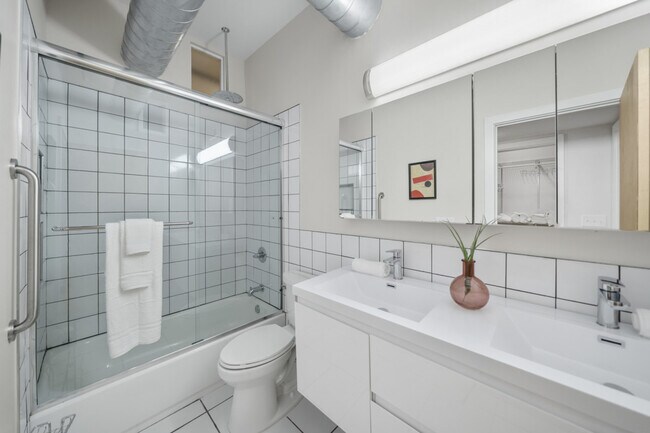 Building Photo - 122 W Elder St