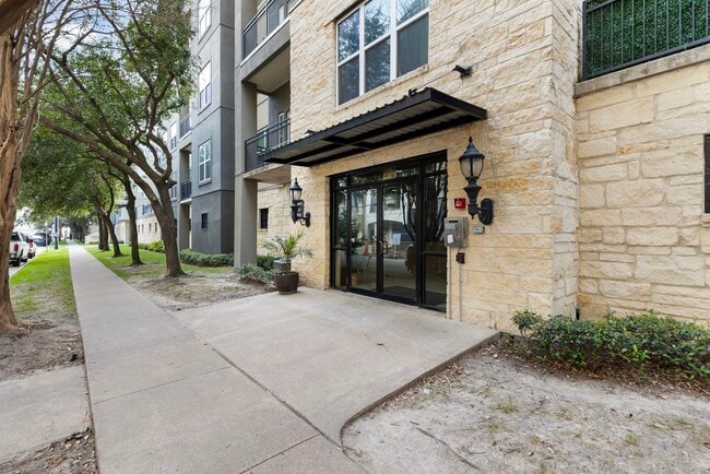 Building Photo - 1010 Rosine St
