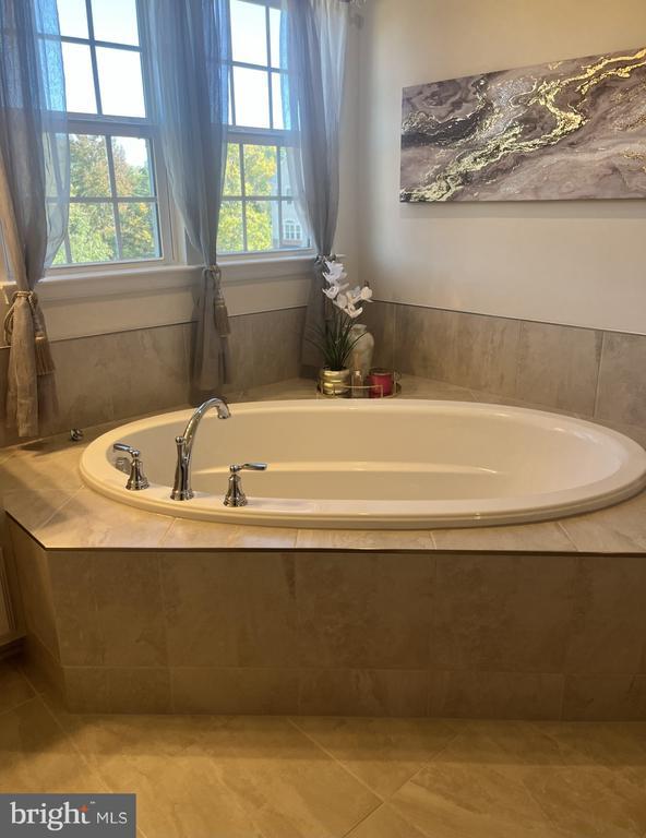 Building Photo - 7977 Independence Dr