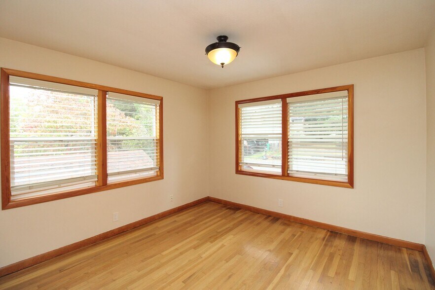 Building Photo - 9823 SW 55th Ave