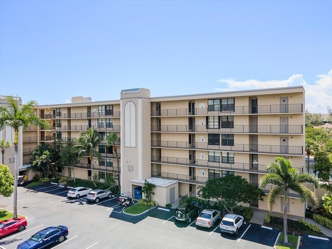 Building Photo - 13 Royal Palm Way