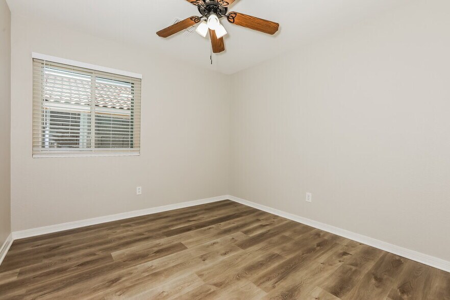 Building Photo - 5336 E Flower Ave