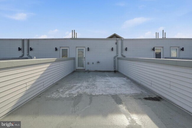 Building Photo - 1728 Ingersoll St