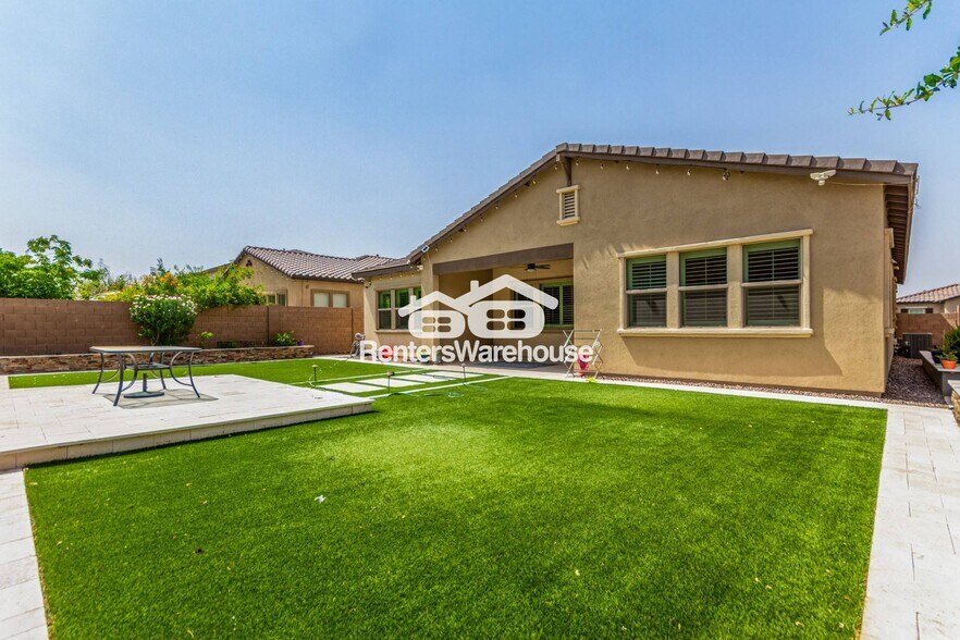 Building Photo - 7230 W Pinnacle Vista Dr
