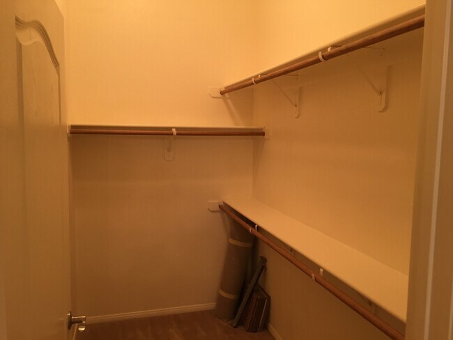 Building Photo - JEFFREYS ST #2026