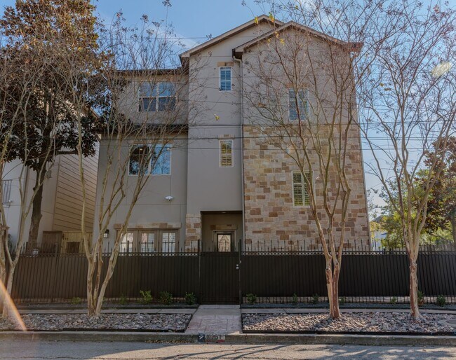 Building Photo - 2101 Elmen St