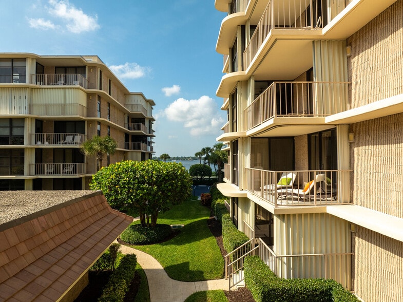 Building Photo - 3200 S Ocean Blvd