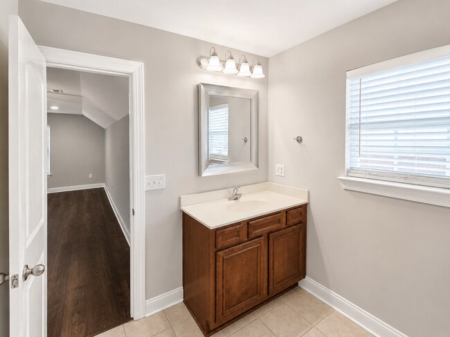 Building Photo - 9181 Abingdon Dr