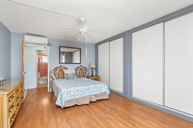 Building Photo - 401 N Riverside Dr