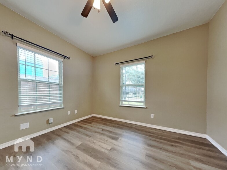 Building Photo - 3638 Lydia St