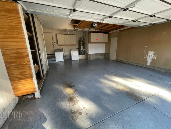 Building Photo - 3 Bedroom Condo in Rancho Cucamonga