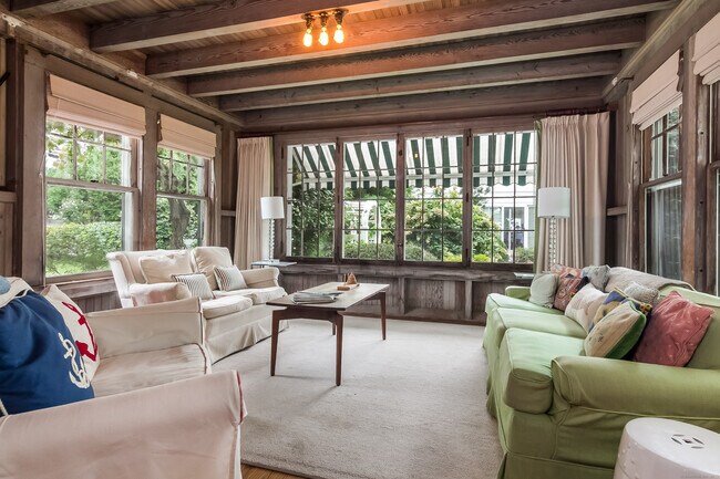 Building Photo - 15 Willard Ave