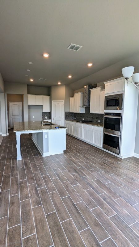 Building Photo - 530 Singing Creek