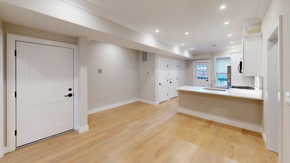 Building Photo - 164 Allston St