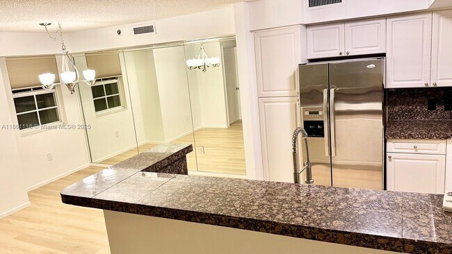 Building Photo - 19601 E Country Club Dr