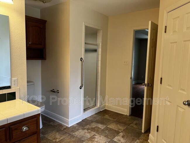 Building Photo - 2109 Barrington Dr