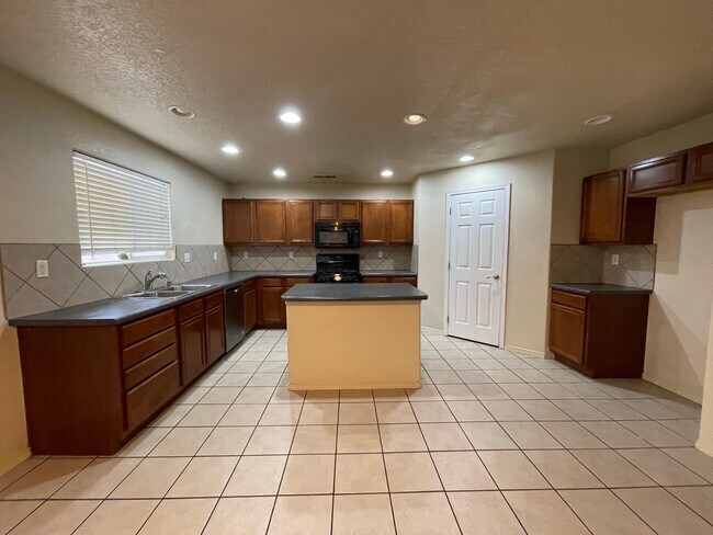Building Photo - 9620 Sundoro Pl NW