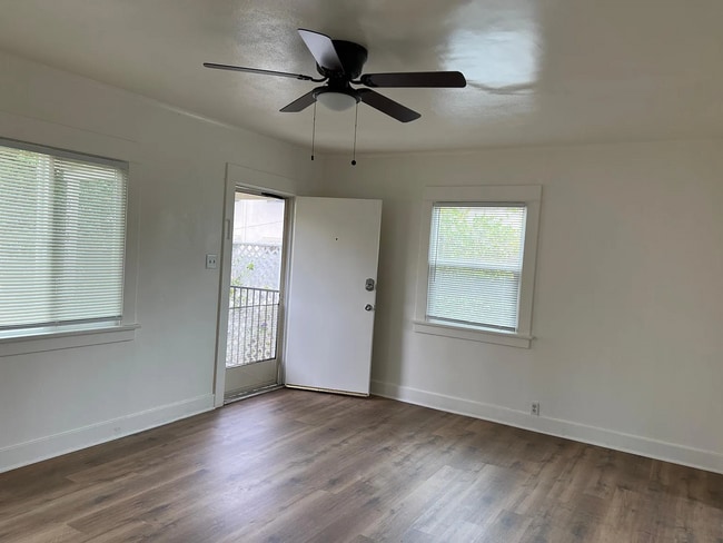 Building Photo - APT A