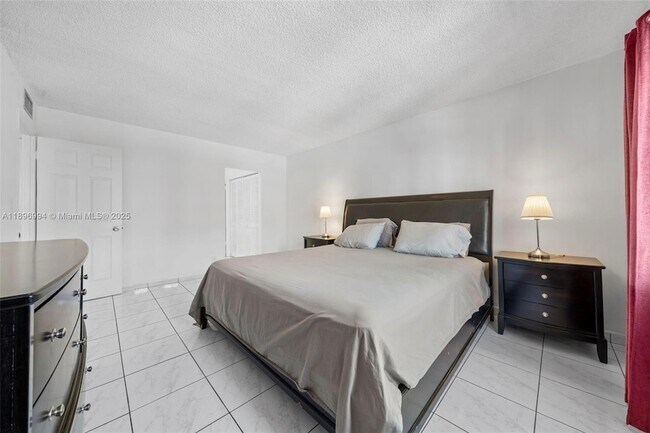 Building Photo - 401 Golden Isles Dr